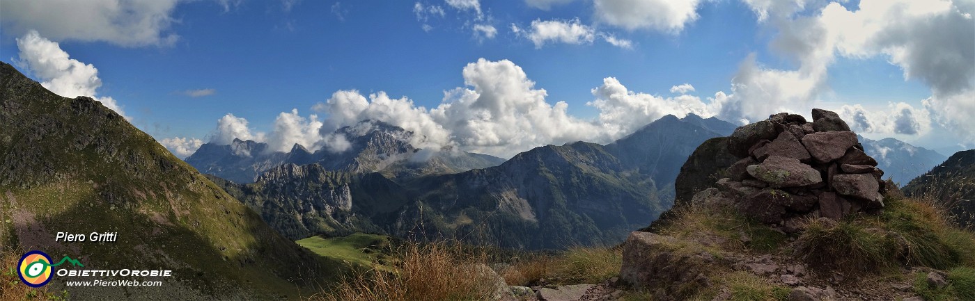 59 In vetta alla cima nord dei Tre Pizzi (2167 m).jpg